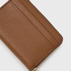 Γυναικεία Πορτοφόλια Δερμάτινο πορτοφόλι MICHAEL Michael Kors χρώμα: καφέ -Michael Kors Εκπτώσεις unnamed file 2203