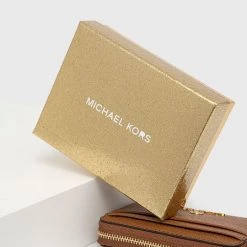 Γυναικεία Πορτοφόλια Δερμάτινο πορτοφόλι MICHAEL Michael Kors χρώμα: καφέ -Michael Kors Εκπτώσεις unnamed file 2204