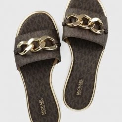 Γυναικεία Σαγιονάρες Παντόφλες MICHAEL Michael Kors Scarlett Slide χρώμα: καφέ -Michael Kors Εκπτώσεις unnamed file 4535